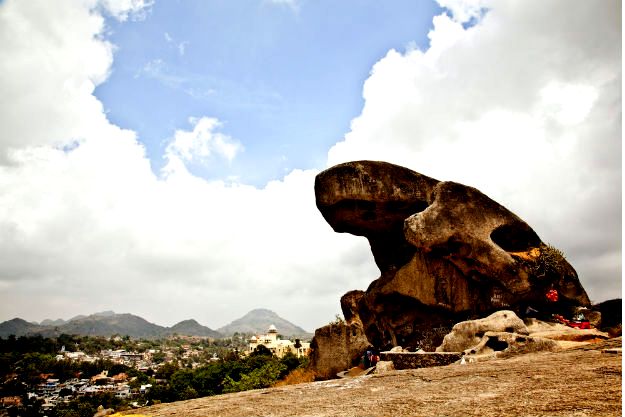 3-travel-mount-abu-toad-rock-1