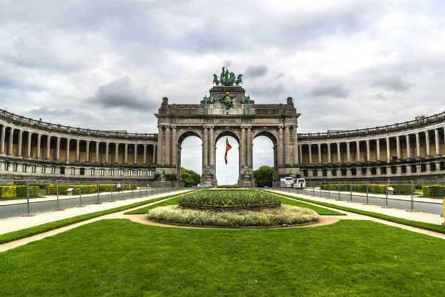 Belgium8-The Triumphal arch (Arc de Triomphe) in the Cinquantenaire park in Brussels