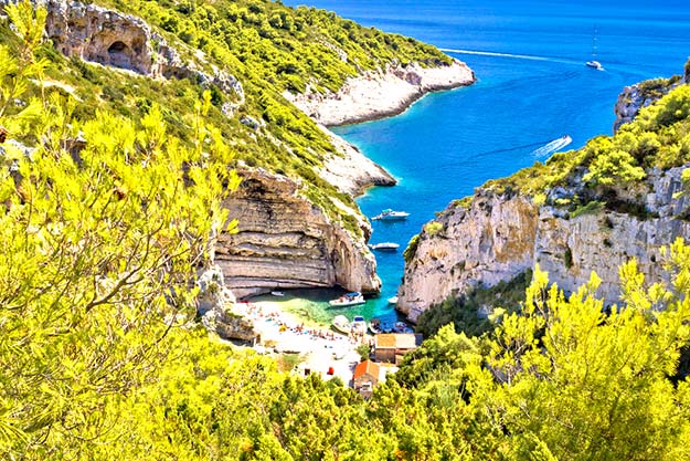Croatia-Amazing-Stinva-beach-of-Vis-island