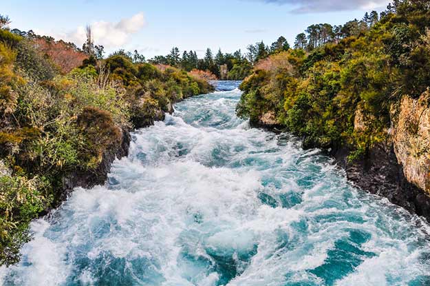 New-Zealand-Huka-falls-near-Lake-Taupo