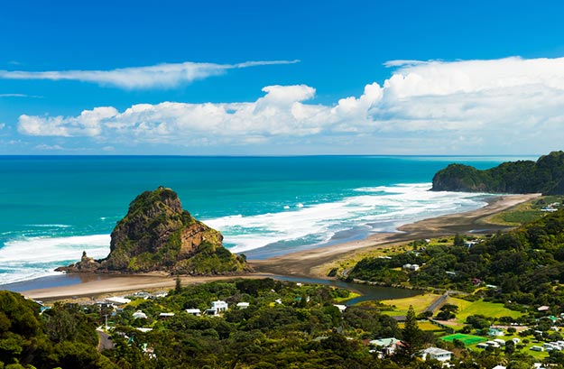 New-Zealand-Piha-beach-near-Auckland