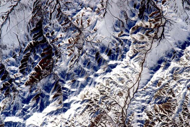Snowy-foothills-of-Iran---Twitter---Feb-12