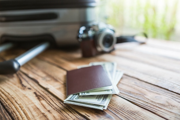 save money while traveling