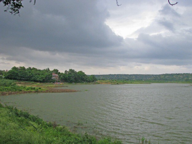 Haryana_Tourism_restaurant_on_Damdama_Lake