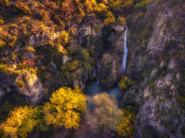 Hotnishki-Waterfall-Kaya-Bunar