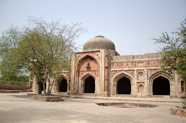 Jamali-Kamali-Mosque-Delhi