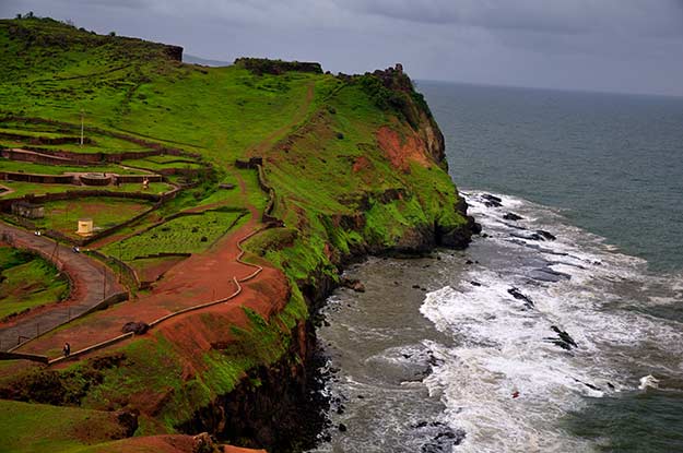 Monsoon-Ratnadurga-fort