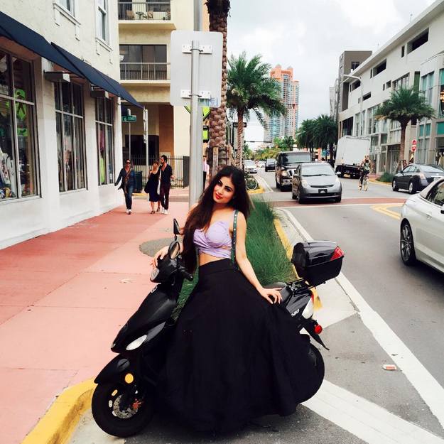 mouni-roy-hot-photos3