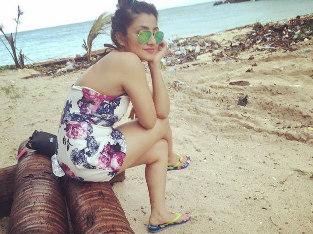 Neha Marda of Balika Vadhu just posted these hot bikini photos from her