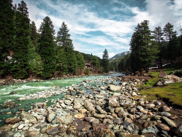 shutterstock_189341714 pahalgam