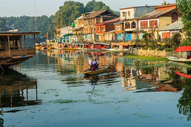 srinagar dal lake