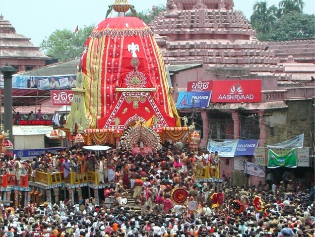 Rath Yatra in Puri, Photograph courtesy: Wikimedia Commons