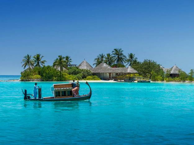 malaika-arora-khan-hot-photos-maldives-resort1
