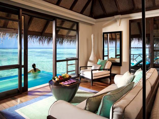 malaika-arora-khan-hot-photos-maldives-resort10