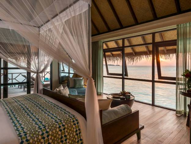 malaika-arora-khan-hot-photos-maldives-resort11