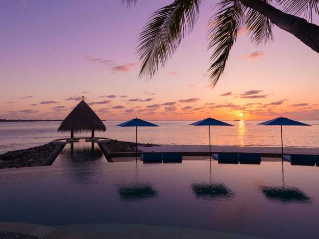 malaika-arora-khan-hot-photos-maldives-resort12