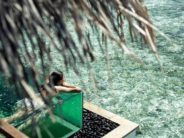 malaika-arora-khan-hot-photos-maldives-resort13