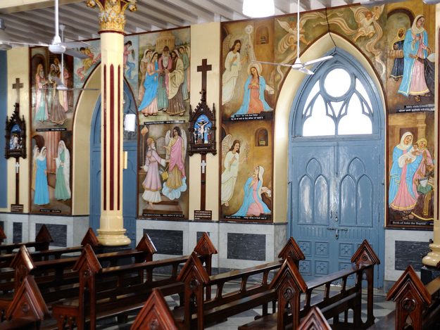 mount-mary-church-bandra-mural