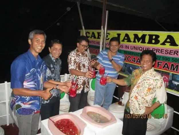 cafe jamban