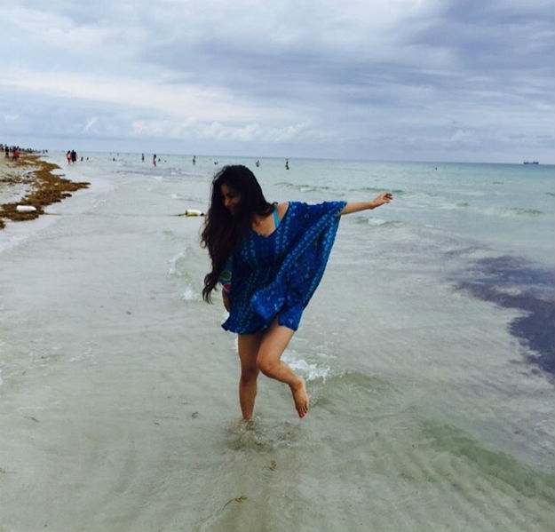 Hot photos of Mouni Roy are inspiring us to take that overdue Goa ...