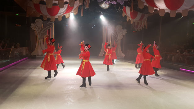 Cuatro días de mar, la brisa y una Real experiencia de crucero! - India.com 13 Ice Under The Big Top