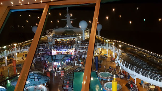 Cuatro días de mar, la brisa y una Real experiencia de crucero! - India.com 9 Best view of the deck from Ellingtons bar