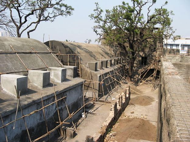 Sewri Fort courtyard, Photo Courtesy: Wikimedia Commons