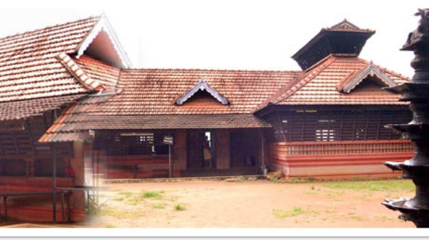 Thirumandhamkunnu Bhagavathy Temple in Malappuram temple: httpwww.thirumandhamkunnutemple.com