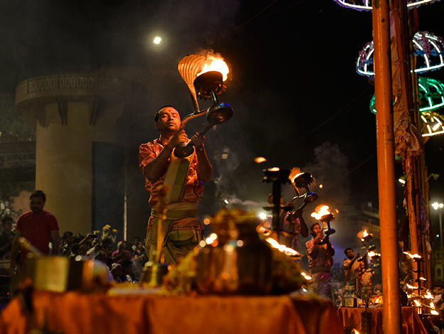 Grand-View-of-the-Aarti-Ceremony