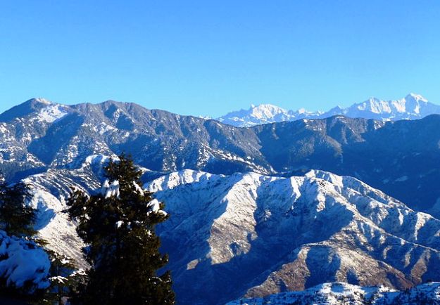 Snow on Nag Tibba & Bandarpunch, Photograph Courtesy: Paul Hamilton/Creative Commons