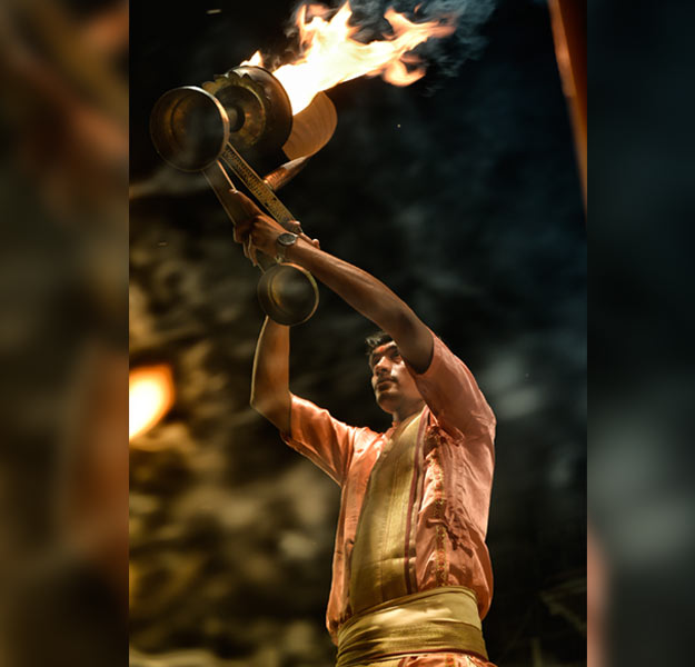Varanasi priest
