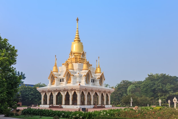 Nine tops Pagoda, Wat Thai Temple