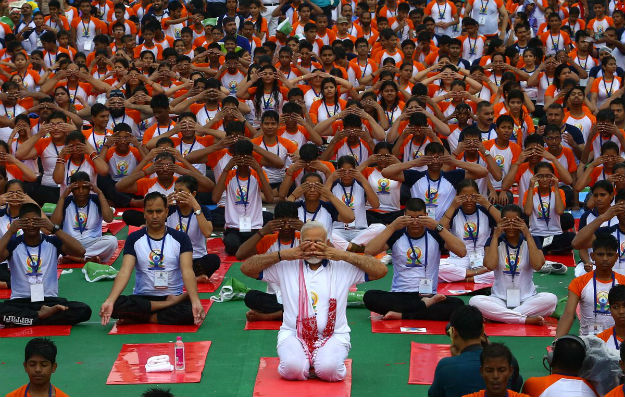 Narednra Modi yoga lucknow 3