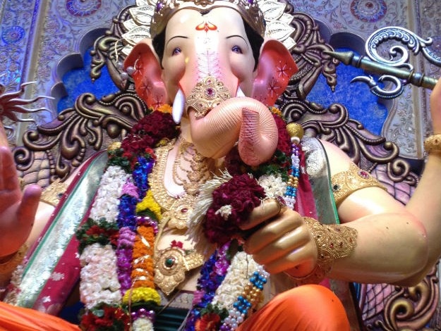 Lalbaugcha Raja in 2014 - India1277/Wikimedia Commons
