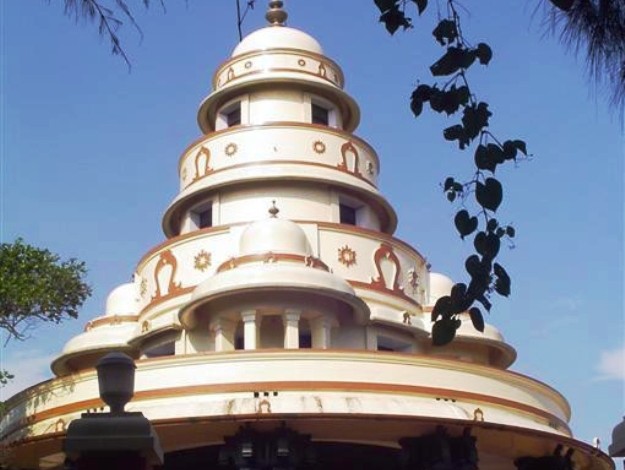 Sree Narayan Guru Samadhi, Photograph courtesy: Pratheepps/Wikimedia Commons