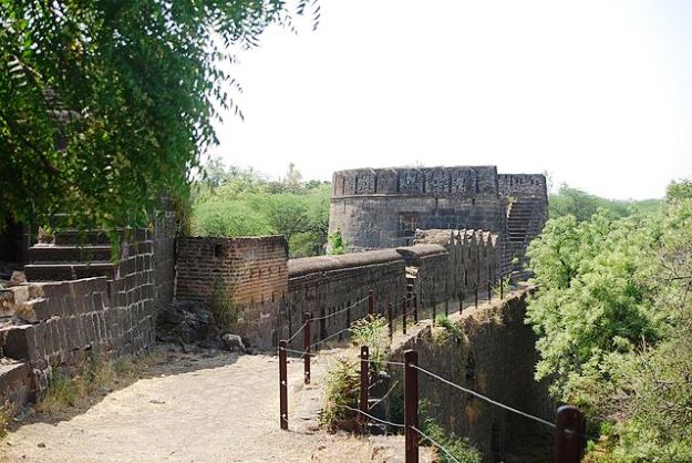 A bastion of Ahmadnagar Fort, Photograph Courtesy: Naga Rick/Creative Commons