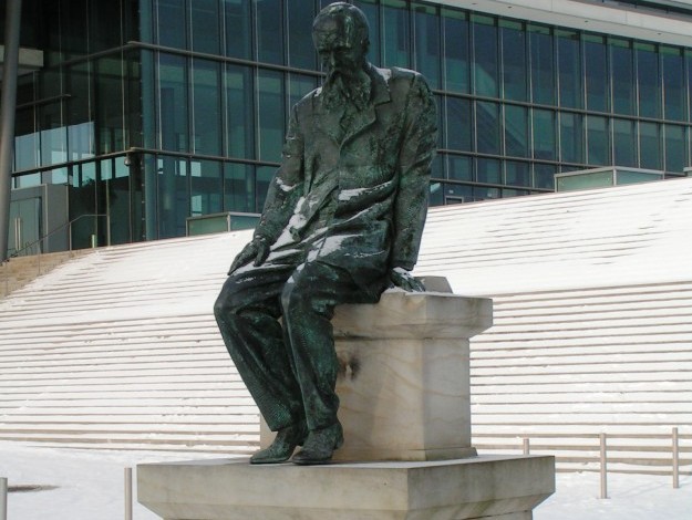 Dostoyevsky memorial in front of the Dresden conference center, Photograph Courtesy: Corradox/Wikimedia Commons