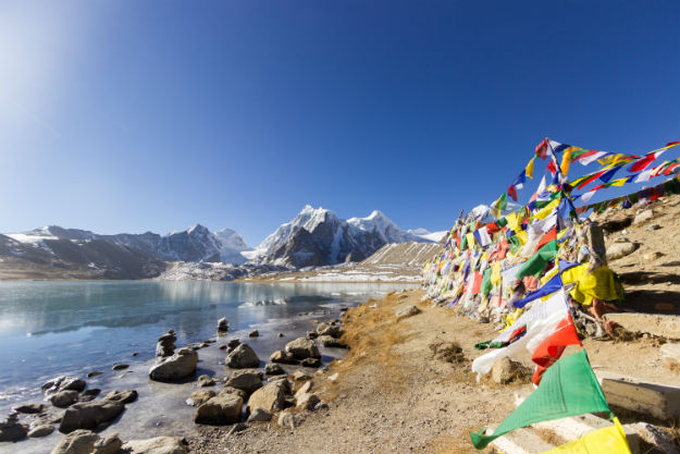 Gurudongmar Lake prayer flags photo 4