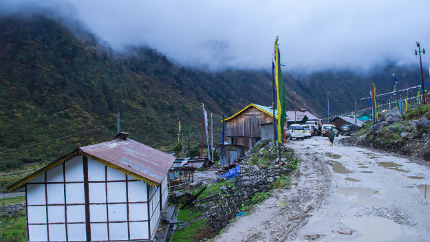Gurudongmar Lake road houses photo 11