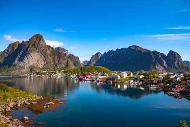 The Mind-blowing Scenery at Lofoten Islands; View Pics! | India.com