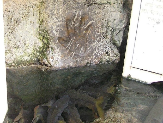 Handprint of Guru Nanak at Gurudwara Panja Sahib, Photograph Courtesy: Hardeep Singh/Wikimedia Commons