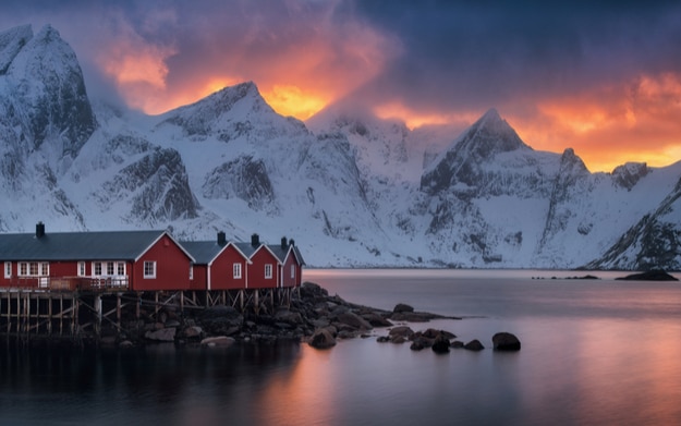 Reine rorbu at sunset, Lofotens