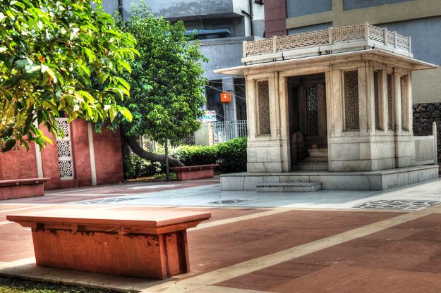Tomb of Mirza Ghalib in New Delhi, Photograph Courtesy: Pallav.journo/Wikimedia Commons