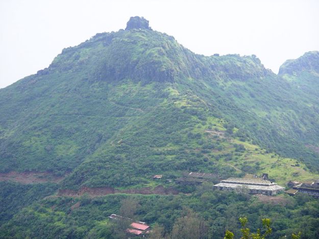 Purandar Fort, Photograph Courtesy: Abhijeet Safai/Wikimedia Commons