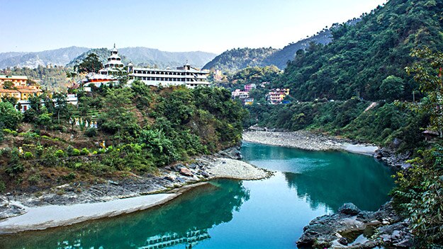 Himachal Pradesh river temple photo