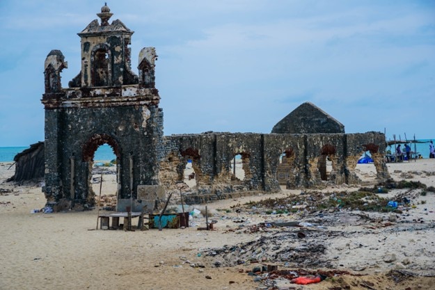 Dhanushkodi is an abandoned town at the south-eastern tip of Pamban Island of the state of Tamil Nadu in India.An estimated 1,800 people died in the cyclonic storm on 22 December