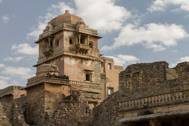 Padmaavat's Chittorgarh; Photos of Chittorgarh Fort Immortalized in an ...