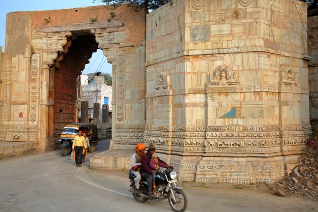 Ram Pol Gate leading to the fort (Garh) of Chittorgarh