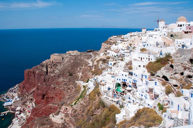 Stunning Photos Of Santorini In Greece Show Why Honeymooners Love This