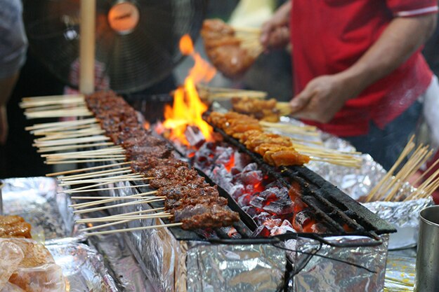 Singapore photo 13 - Satay street
